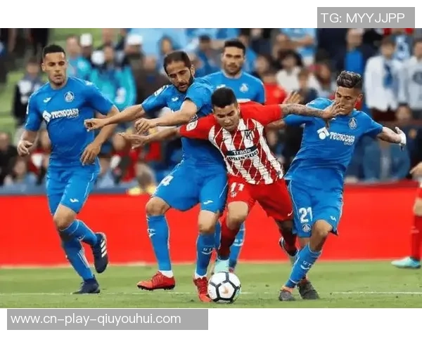 残阵对决!周日015西甲焦点:比利亚雷主场硬撼巴萨,第一之争藏变数